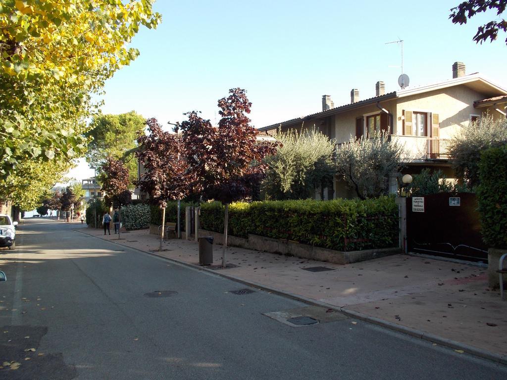 Casa Mary Due - Trilocale Con Giardino Privato A Due Passi Dal Lago Sirmione Luaran gambar