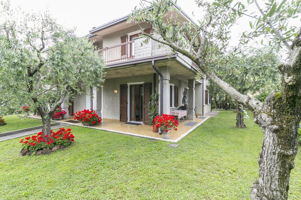 Casa Mary Due - Trilocale Con Giardino Privato A Due Passi Dal Lago Sirmione Luaran gambar