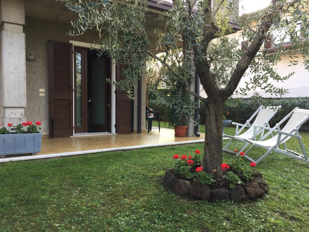 Casa Mary Due - Trilocale Con Giardino Privato A Due Passi Dal Lago Sirmione Luaran gambar