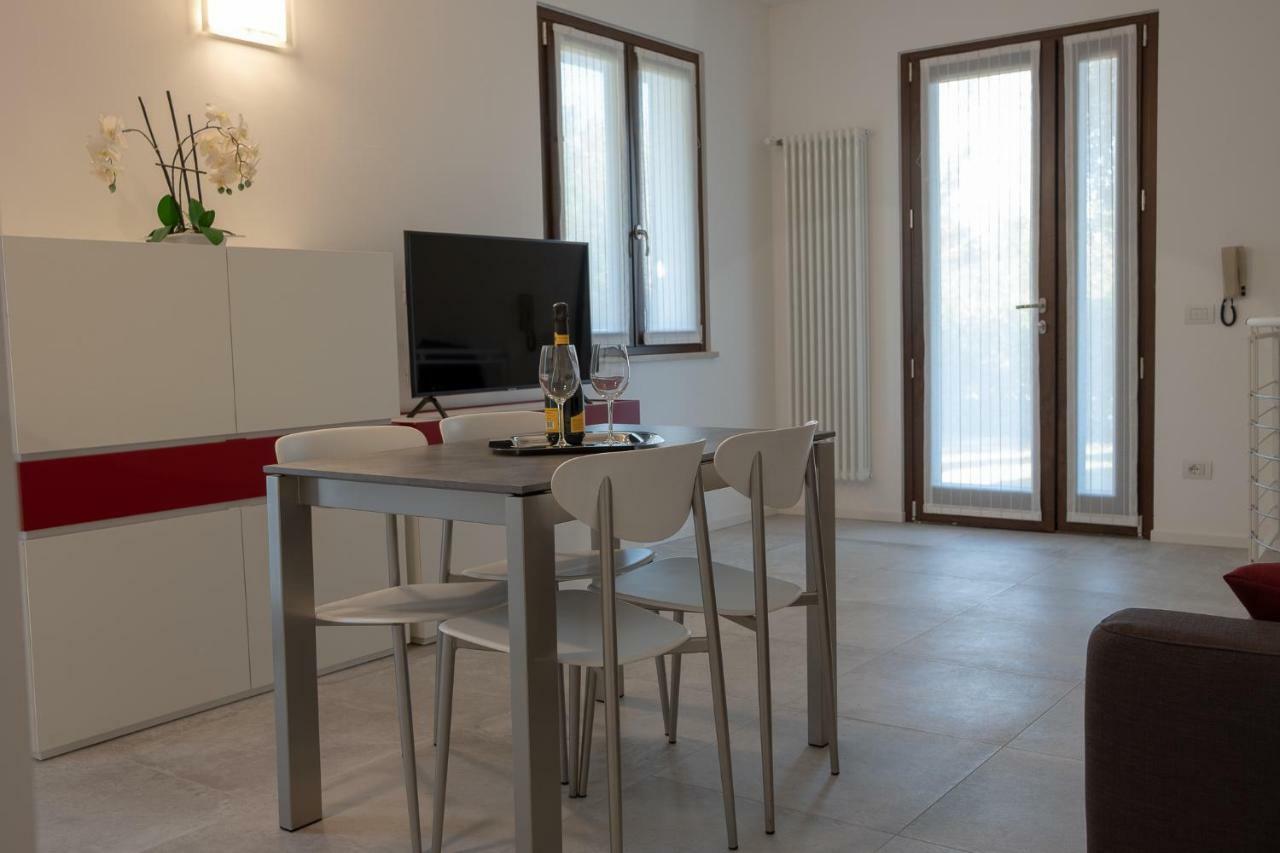 Casa Mary Due - Trilocale Con Giardino Privato A Due Passi Dal Lago Sirmione Luaran gambar