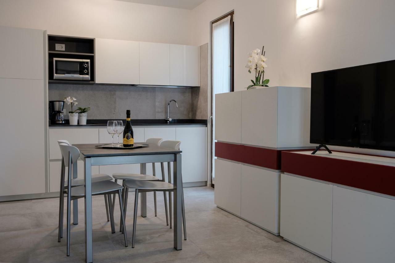 Casa Mary Due - Trilocale Con Giardino Privato A Due Passi Dal Lago Sirmione Luaran gambar
