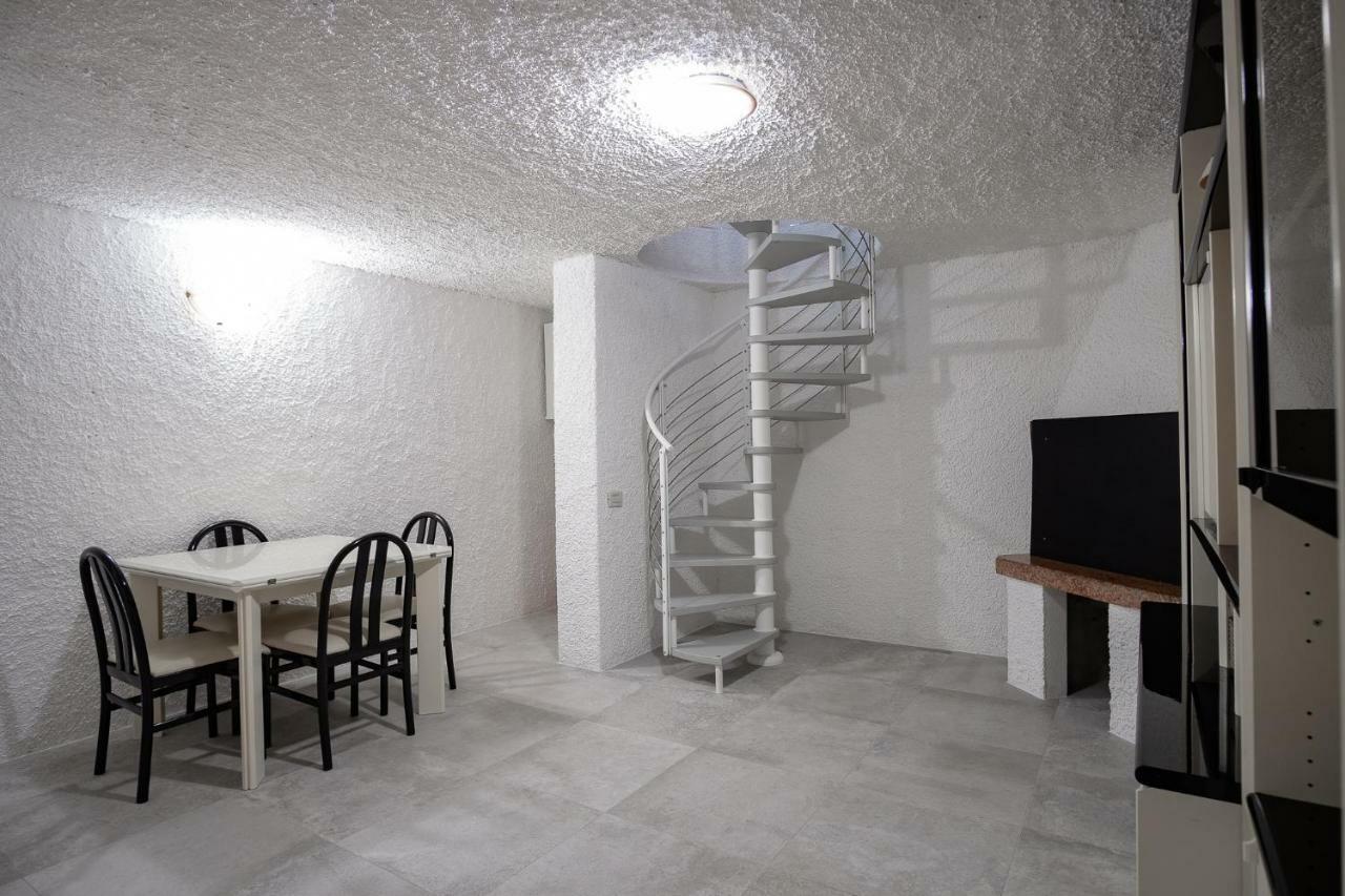 Casa Mary Due - Trilocale Con Giardino Privato A Due Passi Dal Lago Sirmione Luaran gambar